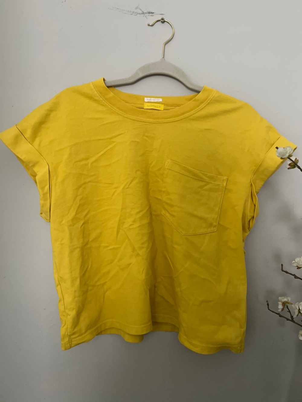 MOTHER "The Keep on Rolling" short cotton sleeve yellow pocket tee